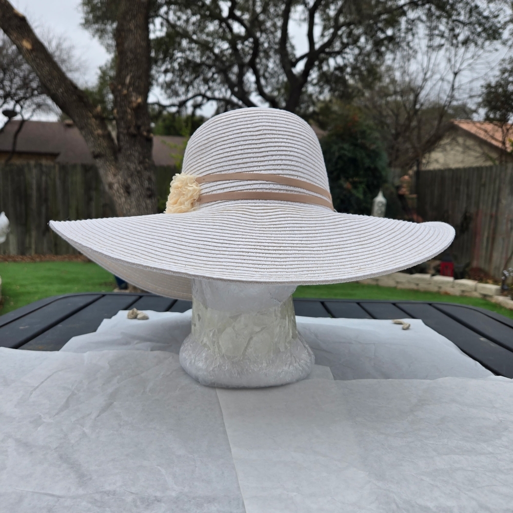 August Hats Wide Brim Hat Elegant Whimsical Woven 100% Paper - Picture 9 of 10